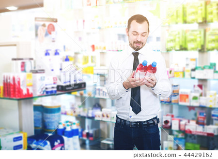 Customer searching for reliable drug Customer searching for reliable drug 44429162