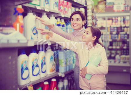 Family shopping for cleaners Family shopping for cleaners 44429417