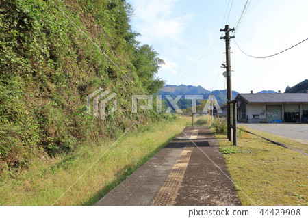 Taken south from Chikuzen Iwaya Station home (Fukuoka Prefecture Asakura-gun Higashimine-mura: JR Kyushu Hida Hidehikosen Line) October 2018 44429908