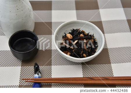 simmered hijiki  44432486