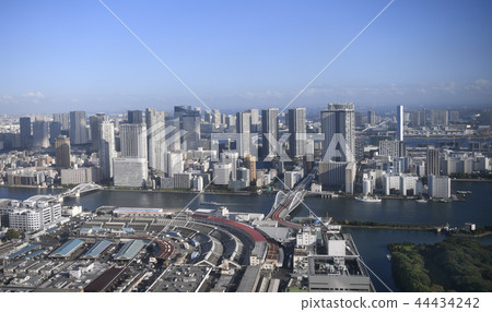 Tokyo cityscape in Japan Tsukiji market · The history of 83 years, closed on 6 days. Right behind is the Toyosu market, etc. Tokyo cityscape in Japan Tsukiji market · The history of 83 years, closed on 6 days. Right behind is the Toyosu market, etc. 44434242