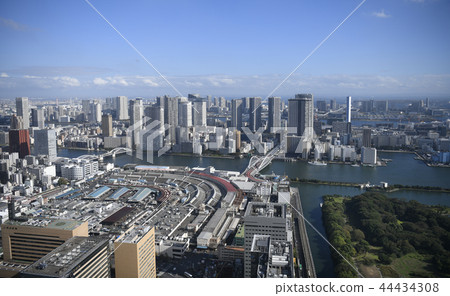 Tokyo cityscape in Japan Tsukiji market · The history of 83 years, closed on 6 days. Right behind is the Toyosu market, etc. 44434308
