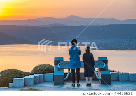 Twilight couple 44436621
