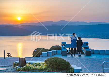 Twilight couple 44436625
