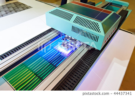 Large format UV coating printer 44437341