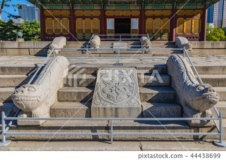 Deoksugung Palace 44438699