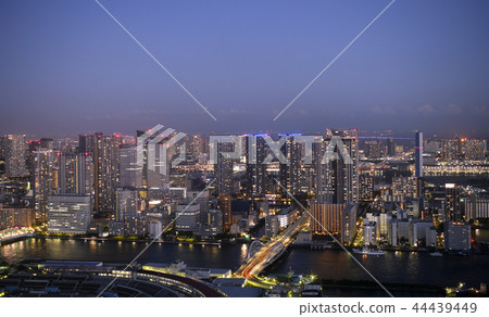 東京都市風景在日本築地市場·歷史83年，關閉6天。右後衛是Toyosu市場= 10月6日拍攝的 44439449