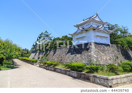 Nagoya Castle wrapped in fresh green 44439740