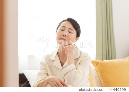 壞女人起床睡著了 壞女人起床睡著了 44440299