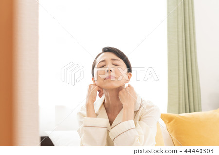 Bad woman getting up asleep 44440303