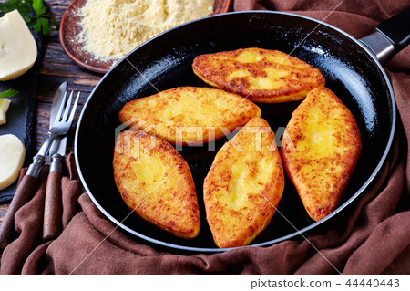 Chvishtari on a skillet, close up 44440443