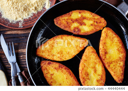 fried chvishtari on a skillet, close-up 44440444