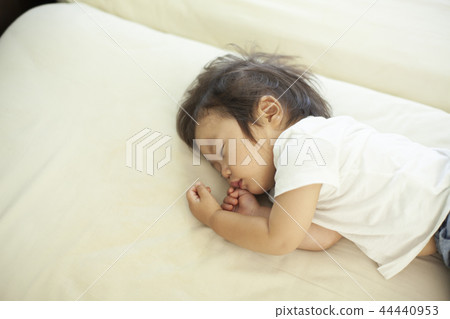 Baby to take a nap 44440953