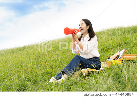 Women to support 44440994