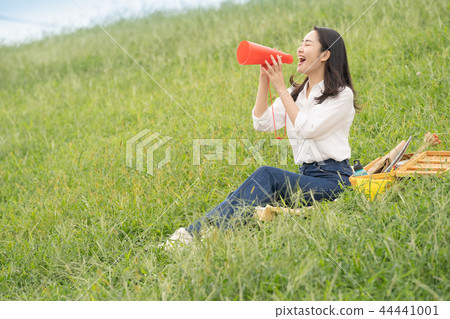Women to support 44441001