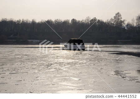 Earle River and ship 44441552