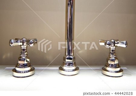 Water tap with hot and cold water 44442028