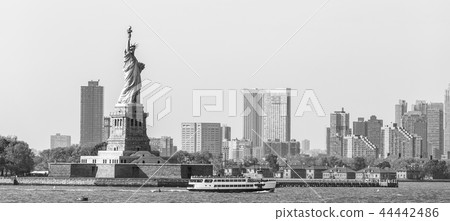 Statue of Liberty with Liberty State Park and Jersey City skyscrapers in background, USA 44442486