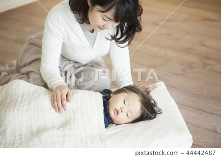 小時候小睡一會兒 小時候小睡一會兒 44442487