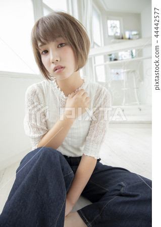Straight short hair woman Straight short hair woman 44442577