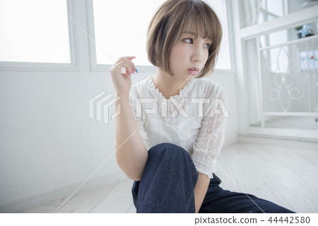 直發短髮女人 直發短髮女人 44442580