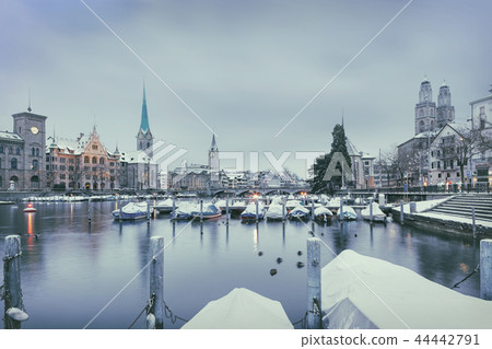 Old Zurich town in winter, view on lake 44442791