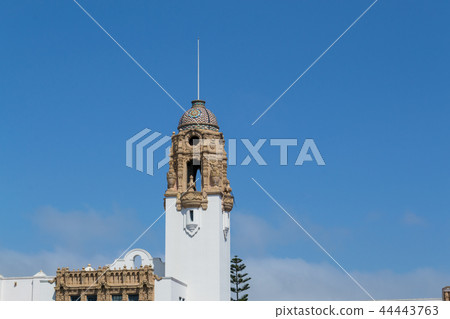 High school tower at Mission Dolores Park 44443763