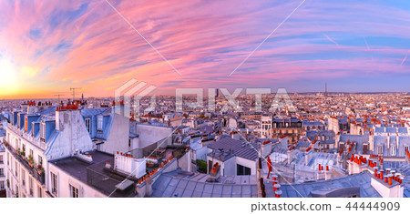 Sunrise in Paris, France 44444909