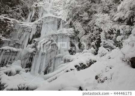 Fukuoka Prefecture Oita Prefecture Precinct of the mountain winter Hidehiko's glacier Shihoji waterfall (phantom waterfall) 44446173