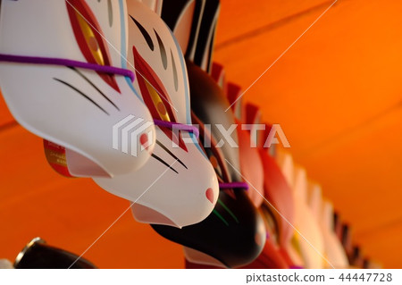 一隻狐狸 44447728