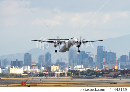 Bombardier DHC-8-400 Bombardier DHC-8-400 44448189