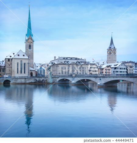 Old Zurich town in winter, view on lake Old Zurich town in winter, view on lake 44449471