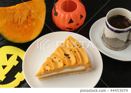Pumpkin cake 44453074