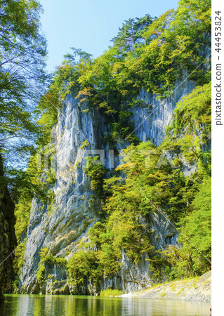 Cliffs of Ginbi Valley (vertical) Cliffs of Ginbi Valley (vertical) 44453824