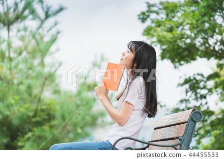 Campus college girl female youth 44455533