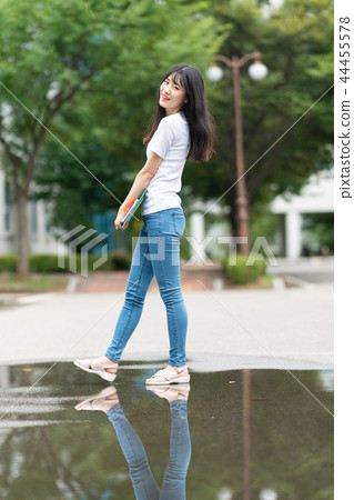 Campus college girl female youth 44455578