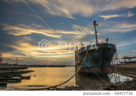 Old ship at dusk Old ship at dusk 44457736