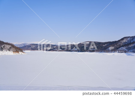 Lake Chungetsu in winter Lake Chungetsu in winter 44459698