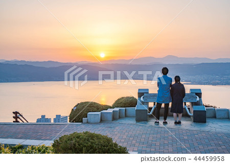 Twilight couple 44459958