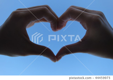Fingers heart in the sky Fingers heart in the sky 44459973
