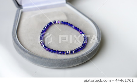 16: 9 purple bracelet 44461701