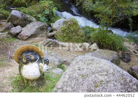 Taruo Falls和Shigaraki Pot of Hen Naru Hachi-taki Taruo Falls和Shigaraki Pot of Hen Naru Hachi-taki 44462052