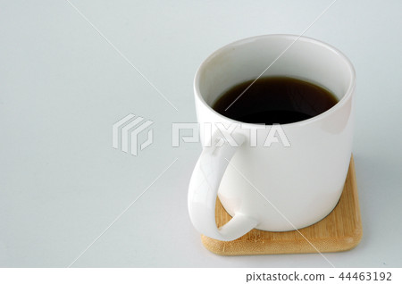 在一個杯子裡的咖啡 44463192