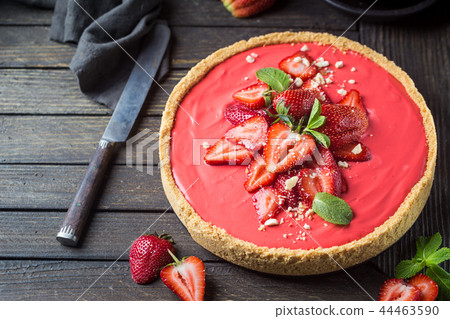 Tart with strawberries Tart with strawberries 44463590