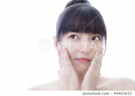 Women just want to pamper themselves 44463655