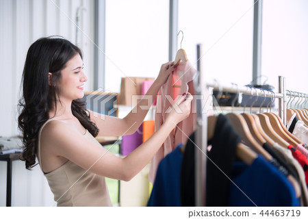 girl shopping cloth girl shopping cloth 44463719