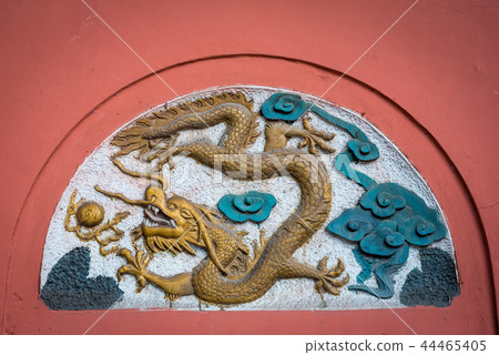 Dragon fresco bas-relief on a red wall in China Dragon fresco bas-relief on a red wall in China 44465405