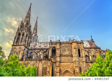 Cathedral of Our Lady of the Assumption of Clermont-Ferrand 44465597