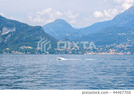 Lake Como with mountains and buildings Lake Como with mountains and buildings 44467708