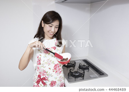 Woman making handmade chocolate 44468489